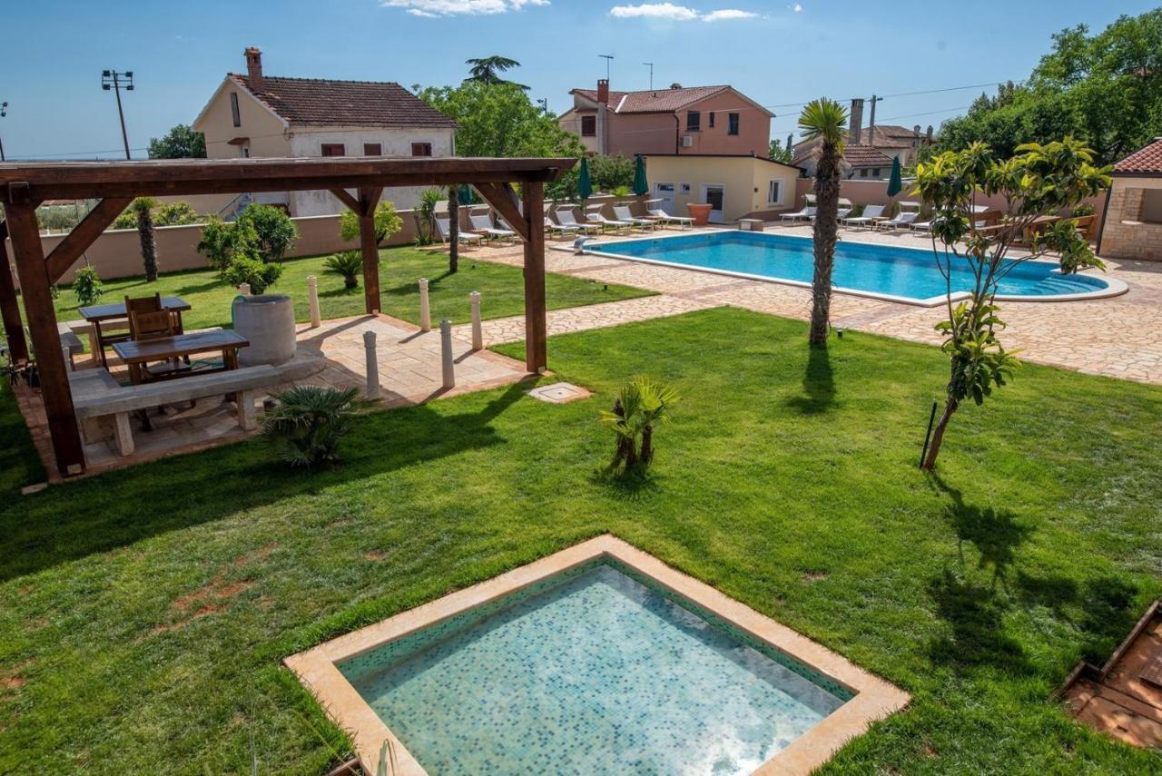 Hotel Via Flavia With Common Pool à Labinci Extérieur photo