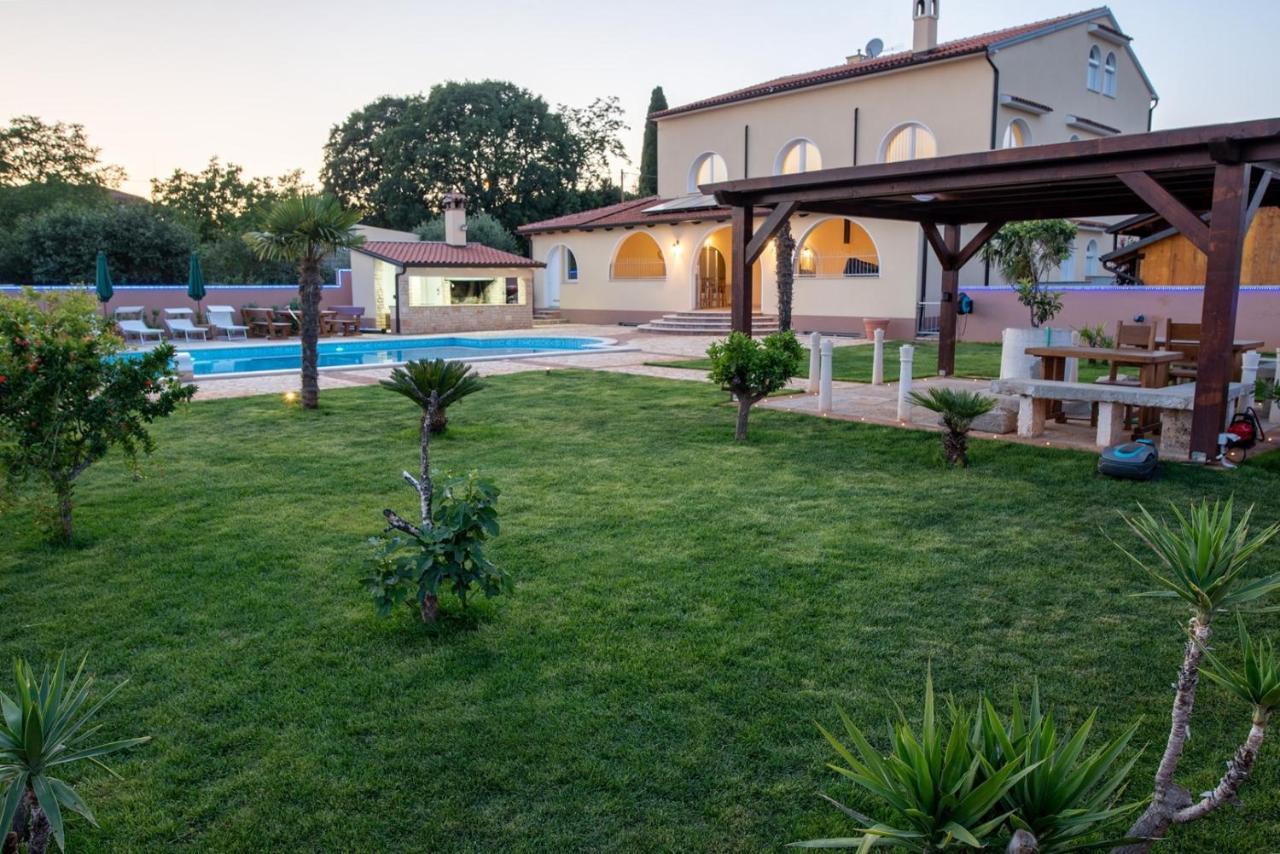 Hotel Via Flavia With Common Pool à Labinci Extérieur photo
