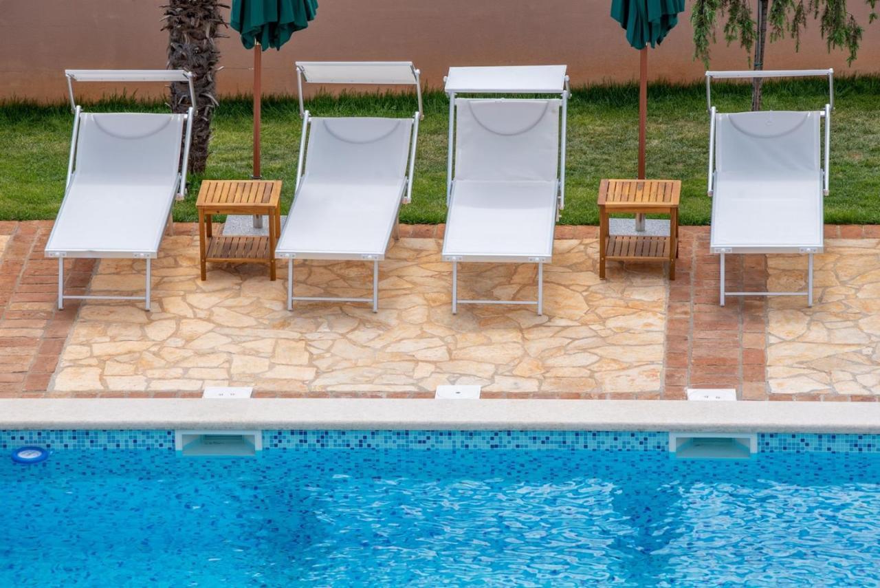Hotel Via Flavia With Common Pool à Labinci Extérieur photo