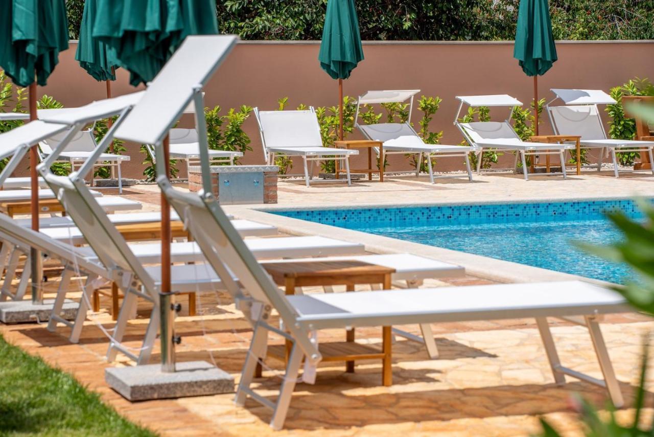 Hotel Via Flavia With Common Pool à Labinci Extérieur photo