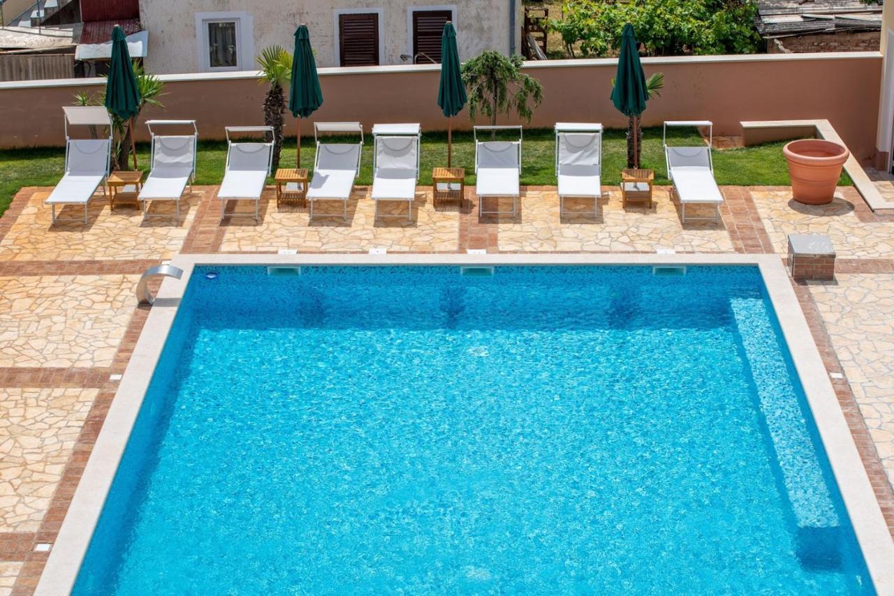 Hotel Via Flavia With Common Pool à Labinci Extérieur photo